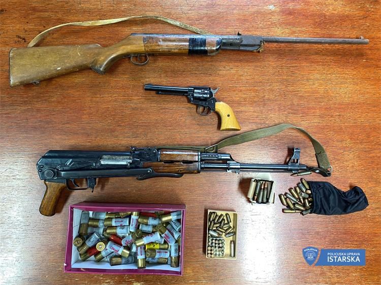 Čistile kuću pa predale istarskoj policiji revolver, pušku sa spremnikom, streljivo...